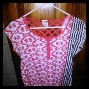 Gorgeous tee with criss cross detail in the back